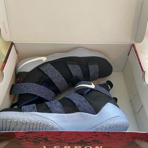 Lebron Soldier XI Basketball Shoes